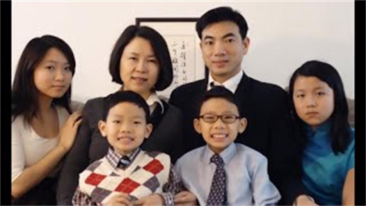 改变希望工程的人被谁改变？——寻找2001年《南方周末》年度人物龚文辉