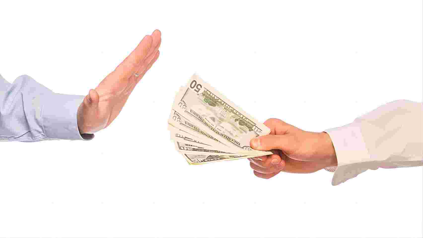 放弃移民，拒绝回扣——一个医生的逆向选择