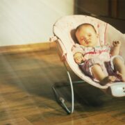 如果不能照顾你的残疾婴儿，不要扔掉他！