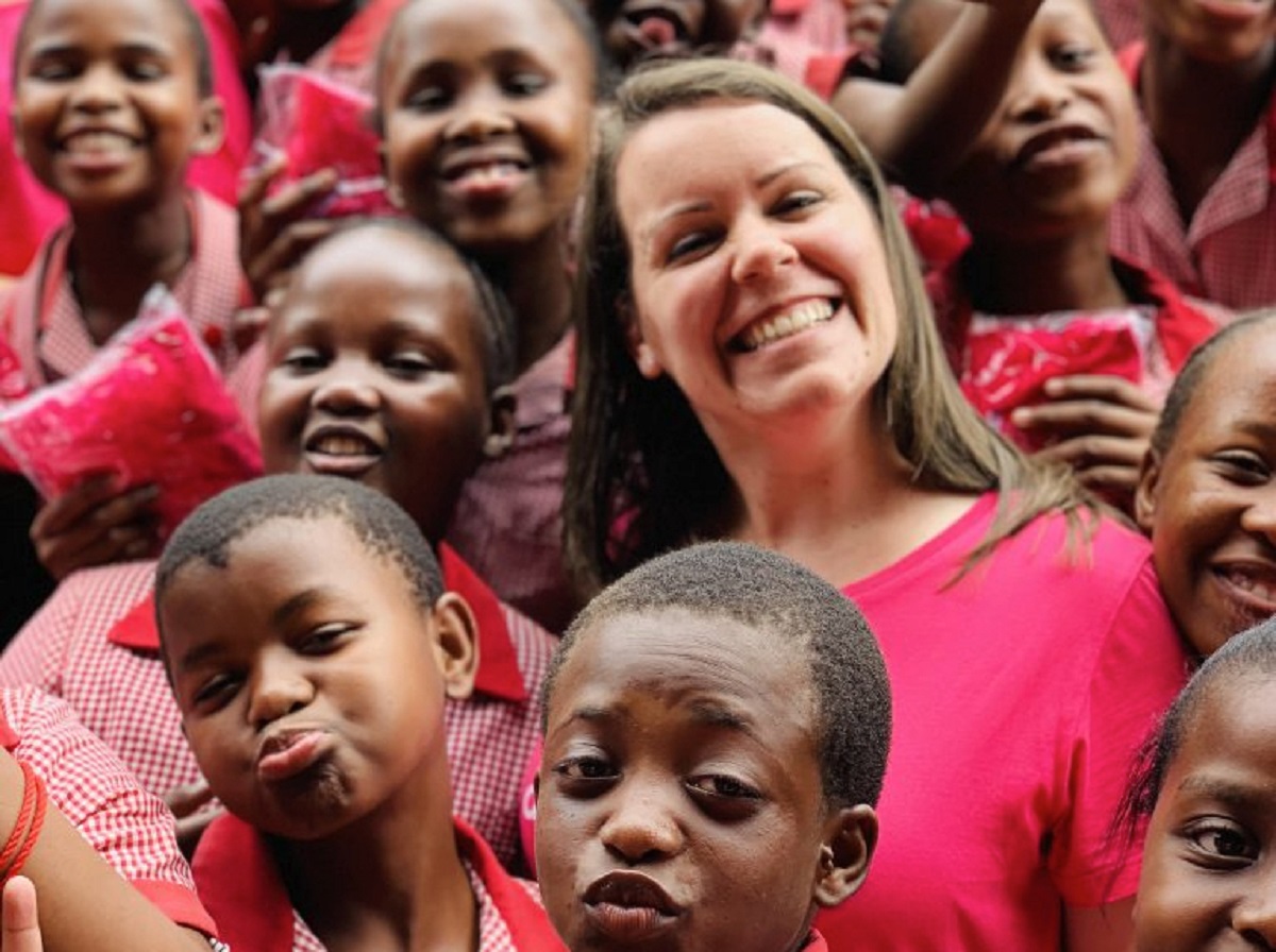 贝姬：从霸凌女生到给孤儿尊严