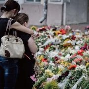 无法掌控的人生——MH17坠机背后的“老友记”