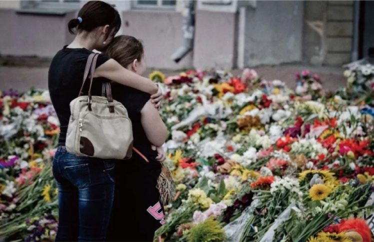 无法掌控的人生——MH17坠机背后的“老友记”