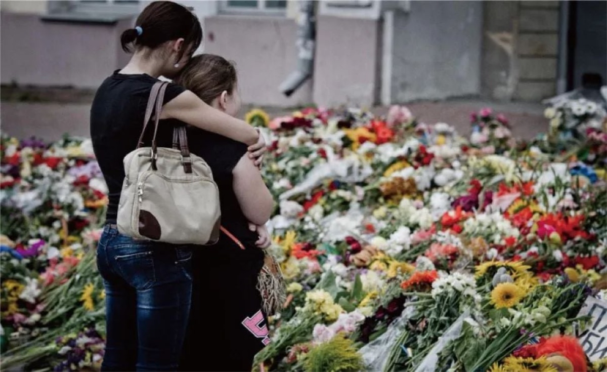 无法掌控的人生——MH17坠机背后的“老友记”