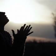 女孩与胎记：告别羞耻的记号