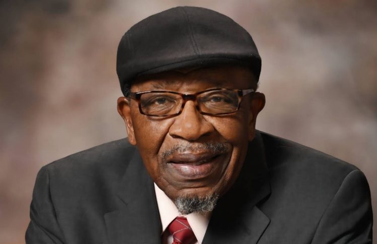 约翰·帕金斯：回到哥哥被杀之地，回到穷人中间