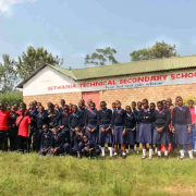 “谁说你们是孤儿？” ——非洲孤儿院里的“爸爸”