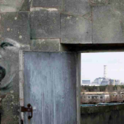 【热点剧评】在别人的谎言中愤怒，在自己的谎言中绝望