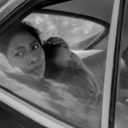 《罗马》：女人，总是孤身一人？