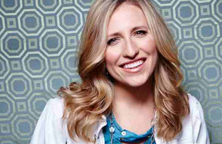 劳拉·斯多莉：歌手的祝福，从蜜月冲进急救室开始