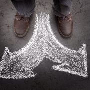 究竟有多少条歧路，让我们丢失爱？