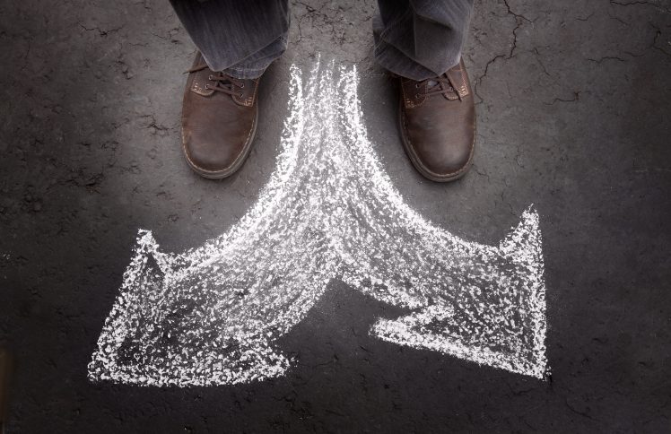 究竟有多少条歧路，让我们丢失爱？