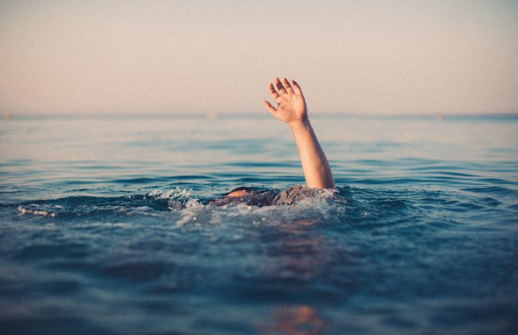 我终于摆脱了那些黑暗力量的纠缠