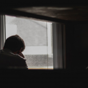 是生活，逼我们读懂一首诗