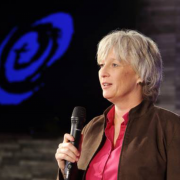 美国病毒学家罗勃兹：疫情秋季可能重来，保护最脆弱的人！