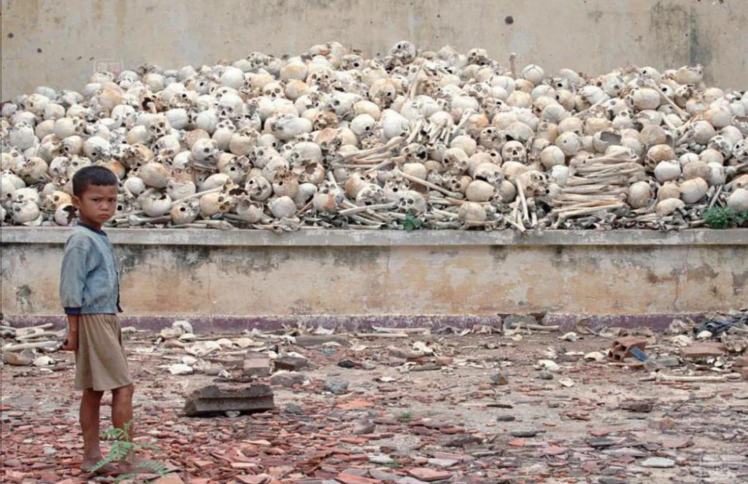 艰难之旅：爬过父母尸体，重回红色高棉“屠宰场”