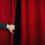 被一句话而不是一块石头，洞穿人生