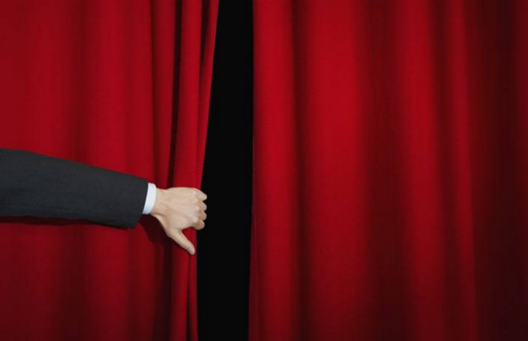 被一句话而不是一块石头，洞穿人生