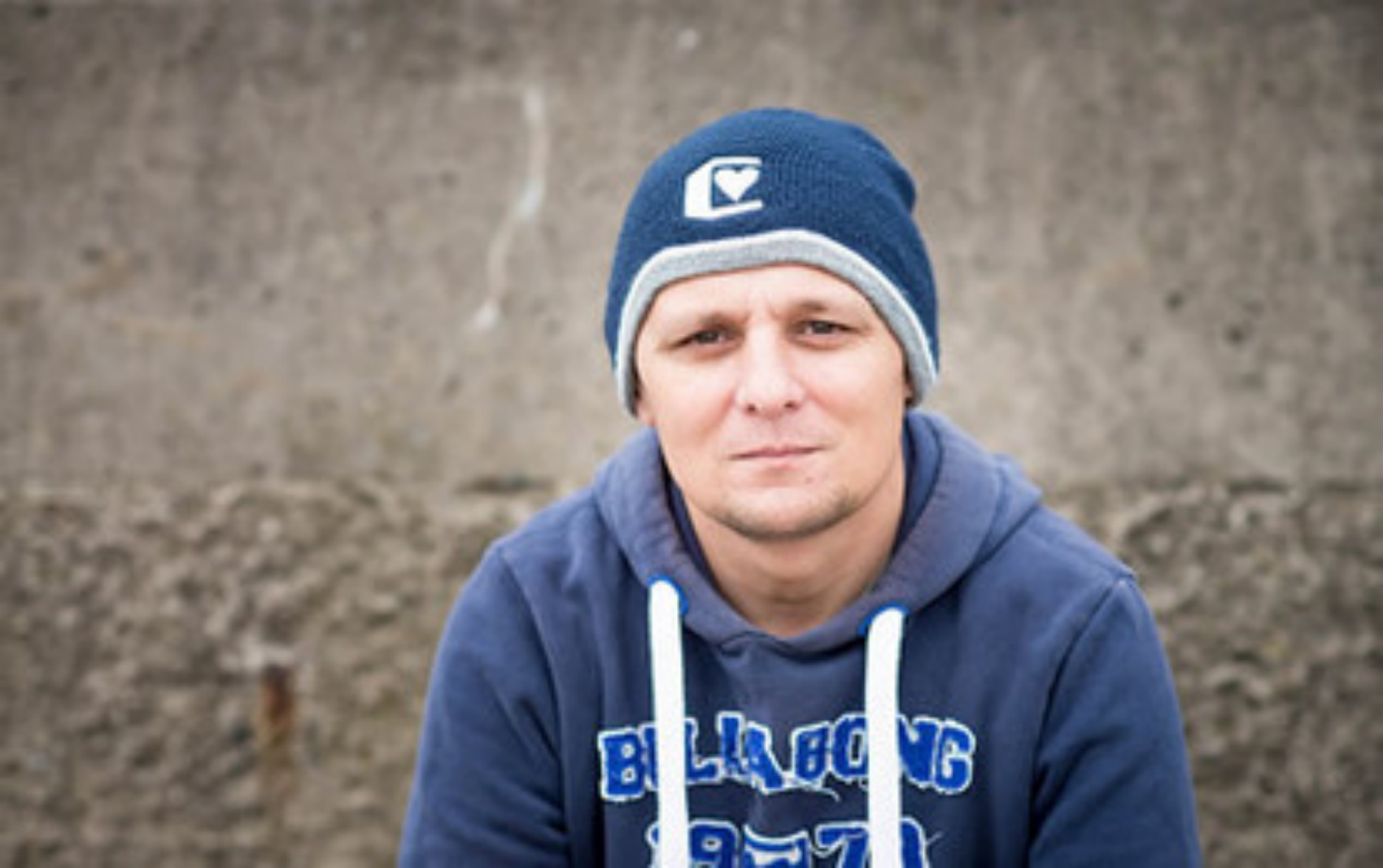 麦兹：走出童年噩梦、青春的监狱，回到受虐者中间