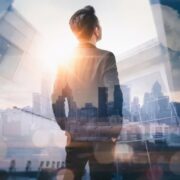 忠于神还是忠于人？这是很大的挑战