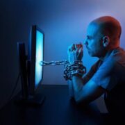 牧师的悔改：四十年来我一直用色情解渴