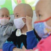 因血癌失婚后，我成了一群白血病孩子的妈妈