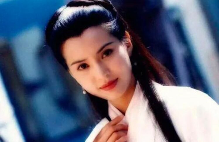 入戏小龙女，活成王语嫣：李若彤的爱情及其他