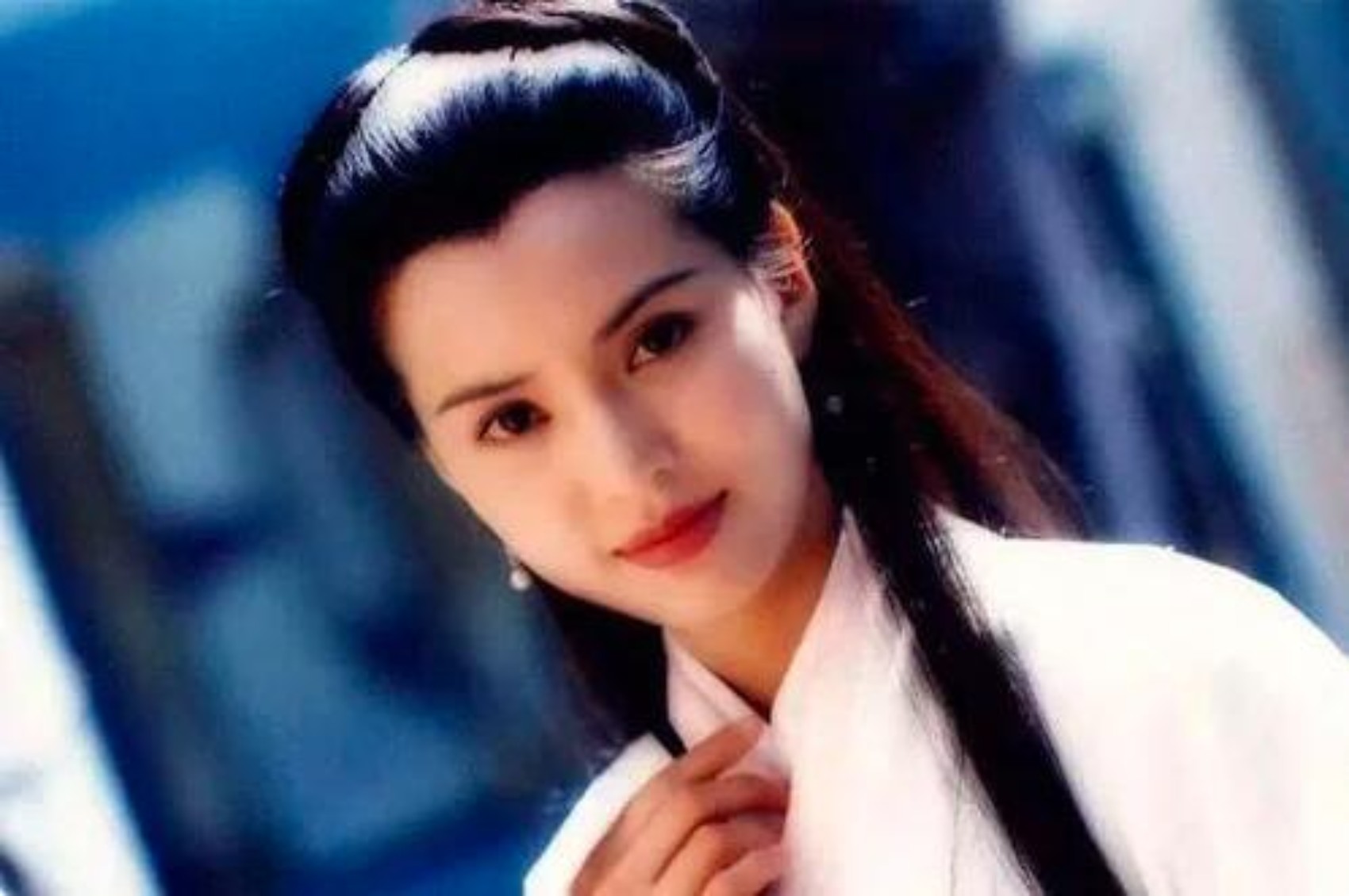 入戏小龙女，活成王语嫣：李若彤的爱情及其他