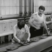 拼多多“用命拼”：当时代给你洗脑，什么对你最重要？