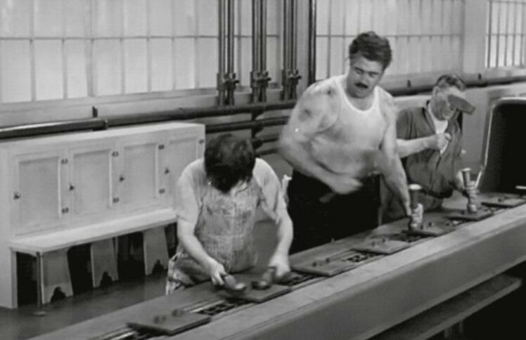 拼多多“用命拼”：当时代给你洗脑，什么对你最重要？