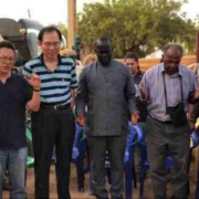 在受苦与爱中经历十字架