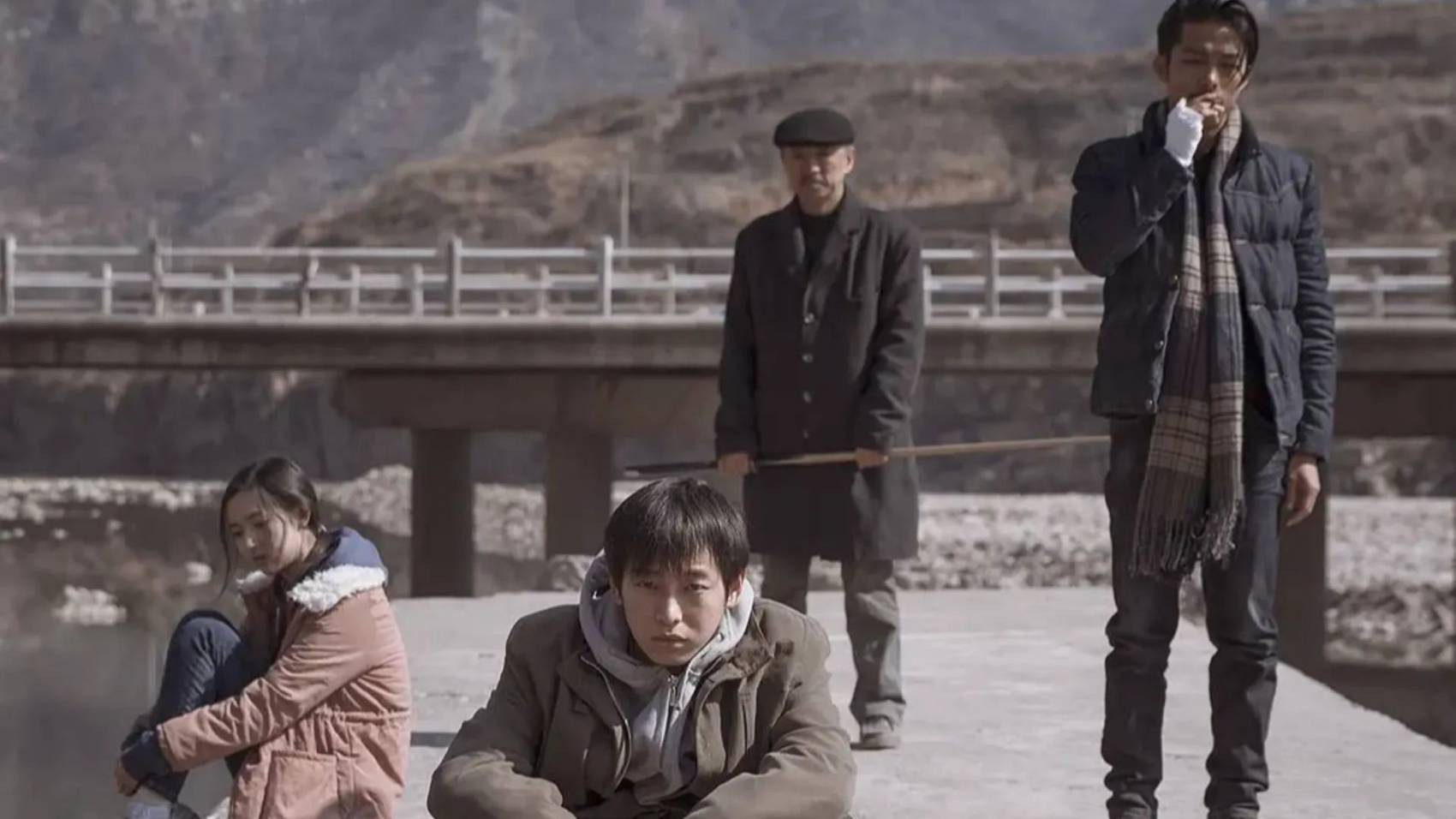 《大象席地而坐》：在暗无天日的世界陪你到底