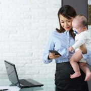 在全职太太与甜宠剧之外，女性往哪走？