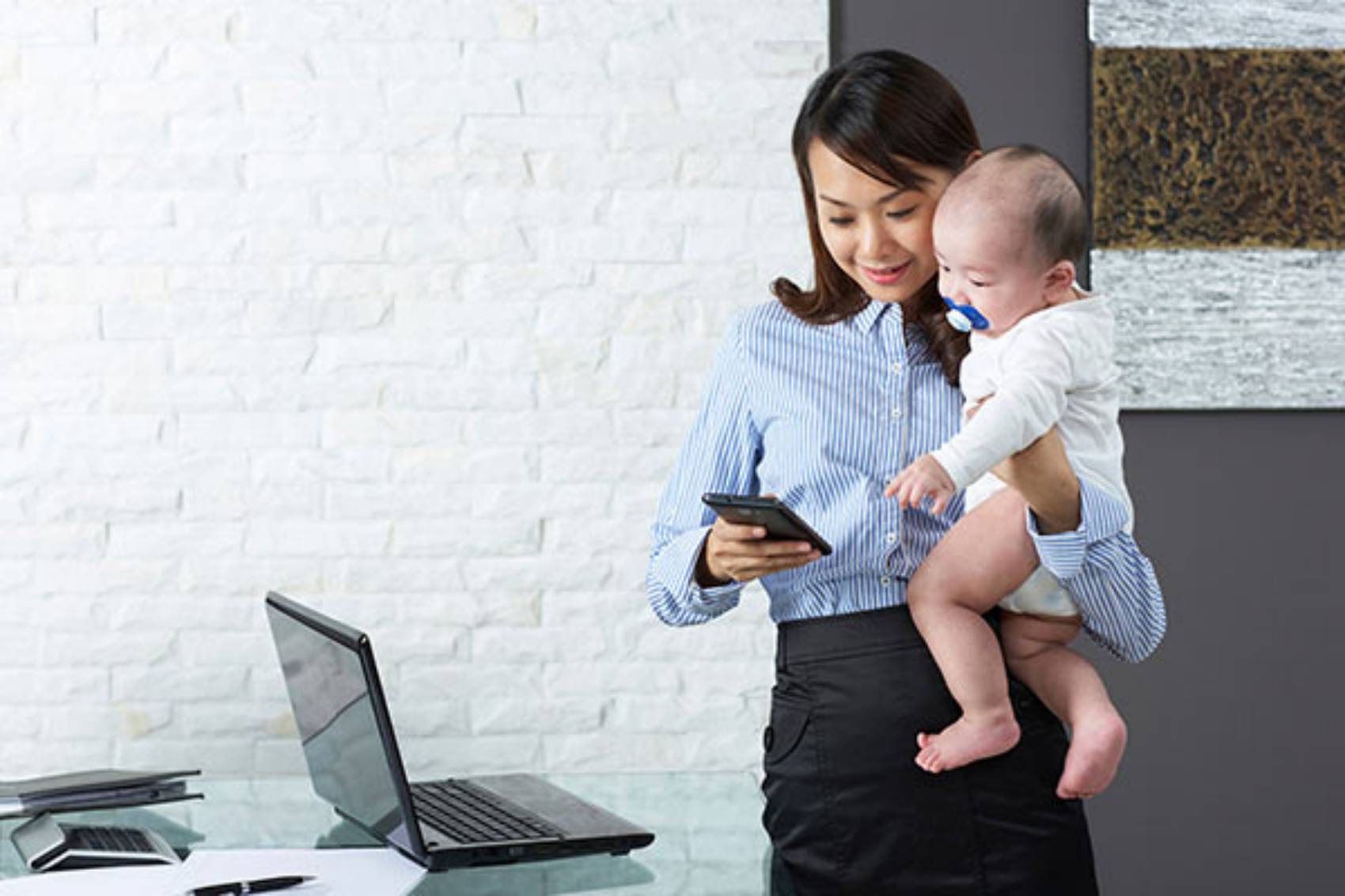 在全职太太与甜宠剧之外，女性往哪走？