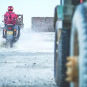 你曾关注的骑手，消失在“优绩的暴政”中？