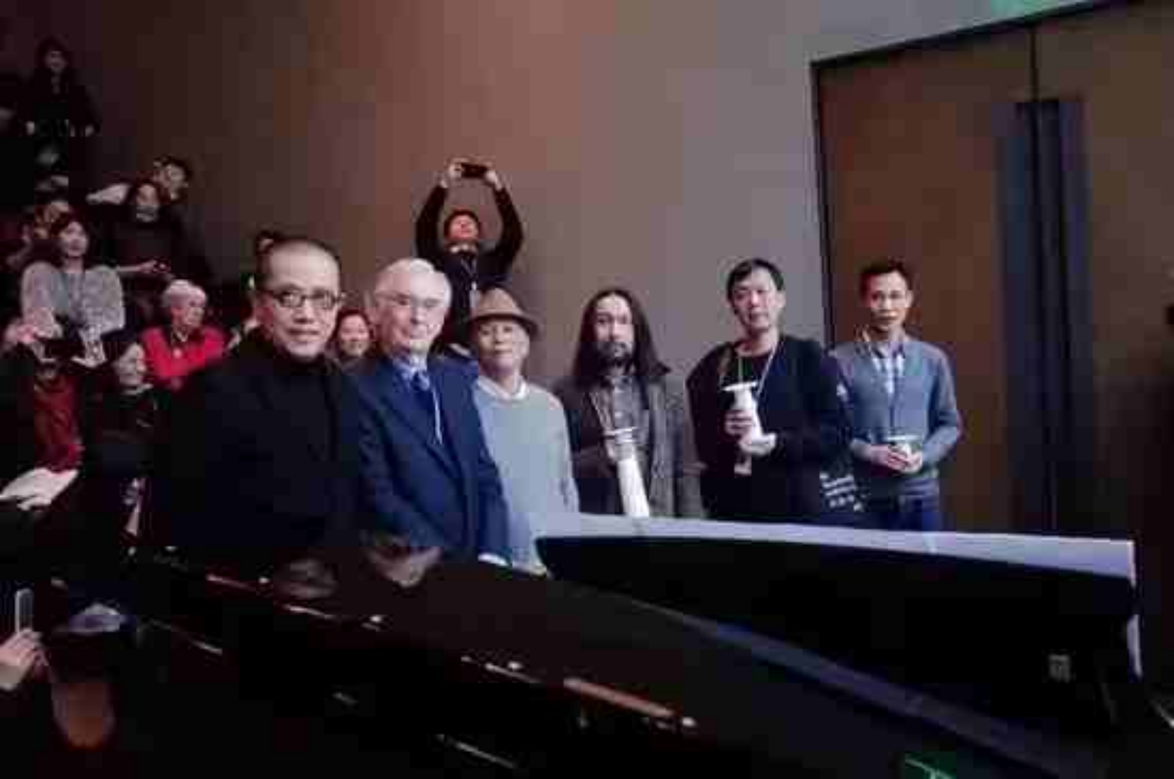 专访冯君蓝牧师：人是被光照的微尘