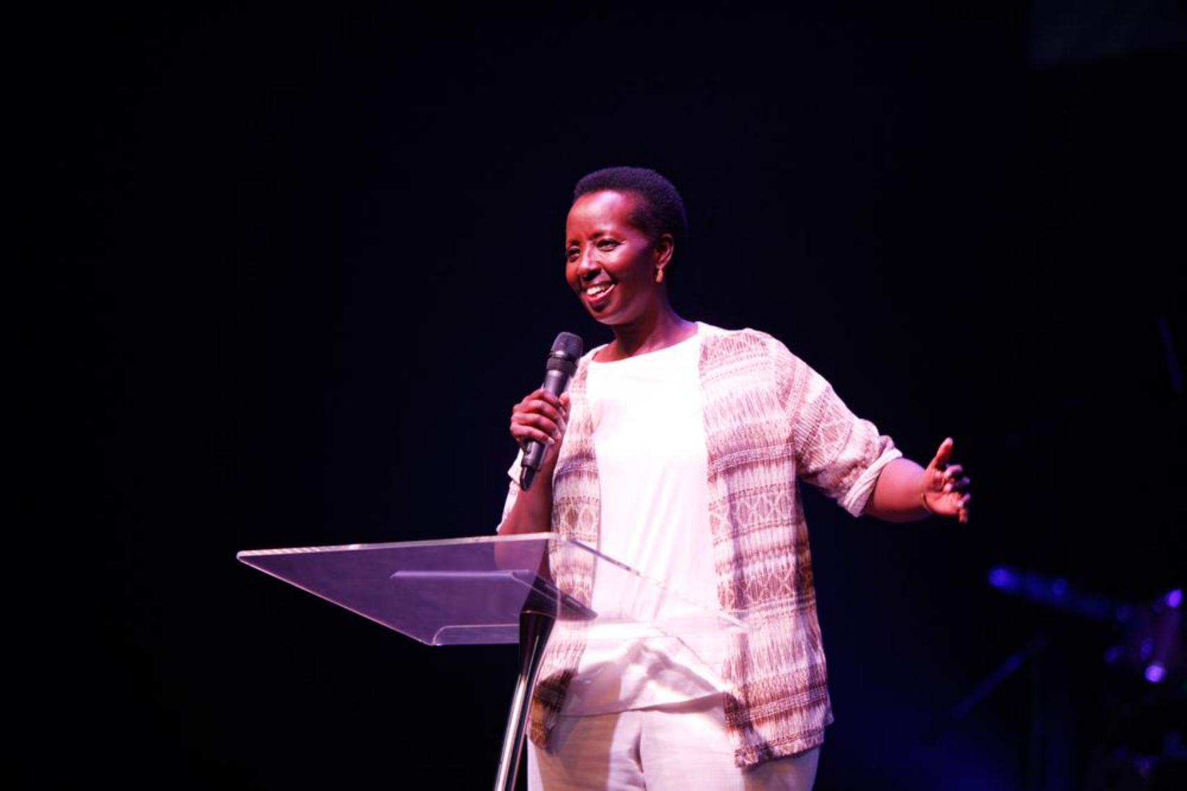 卡吉娜：反腐的女人，从乌干达税务局到公路局