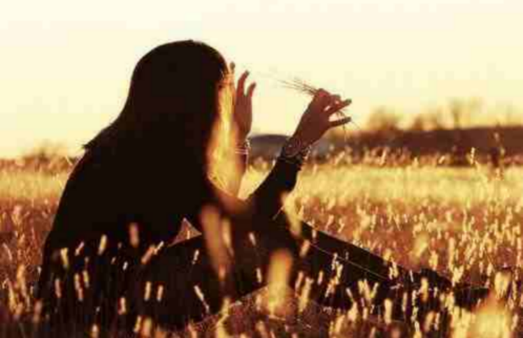 日本咪兔第一人伊藤诗织：我就像把脸伸进蜂巢