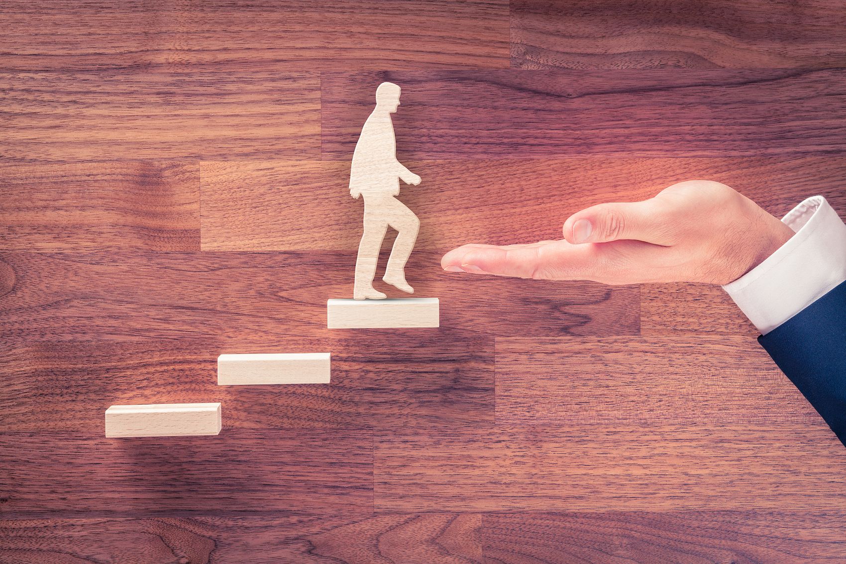 不要想用聪明的办法逃避逼迫 ——《十月，悔改在十字架前》系列之二