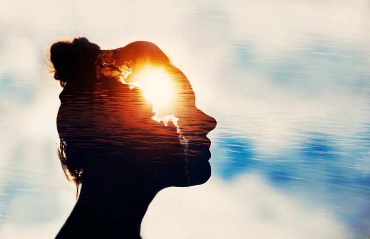 十字架是在里面背的