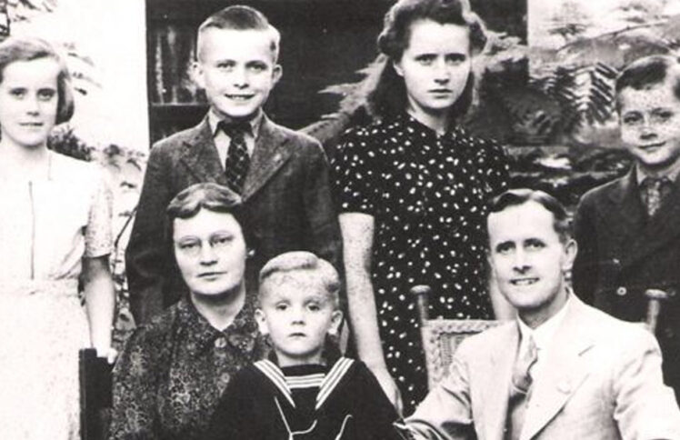 飞越潍县集中营