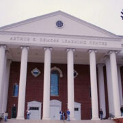 面对性虐待丑闻：当领袖忘记自己也是一只羊