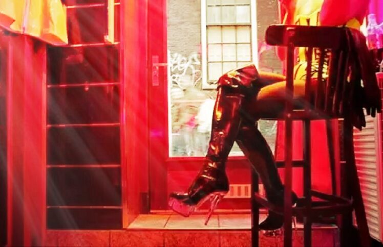 探访荷兰红灯区:“橱窗女士”的眼泪