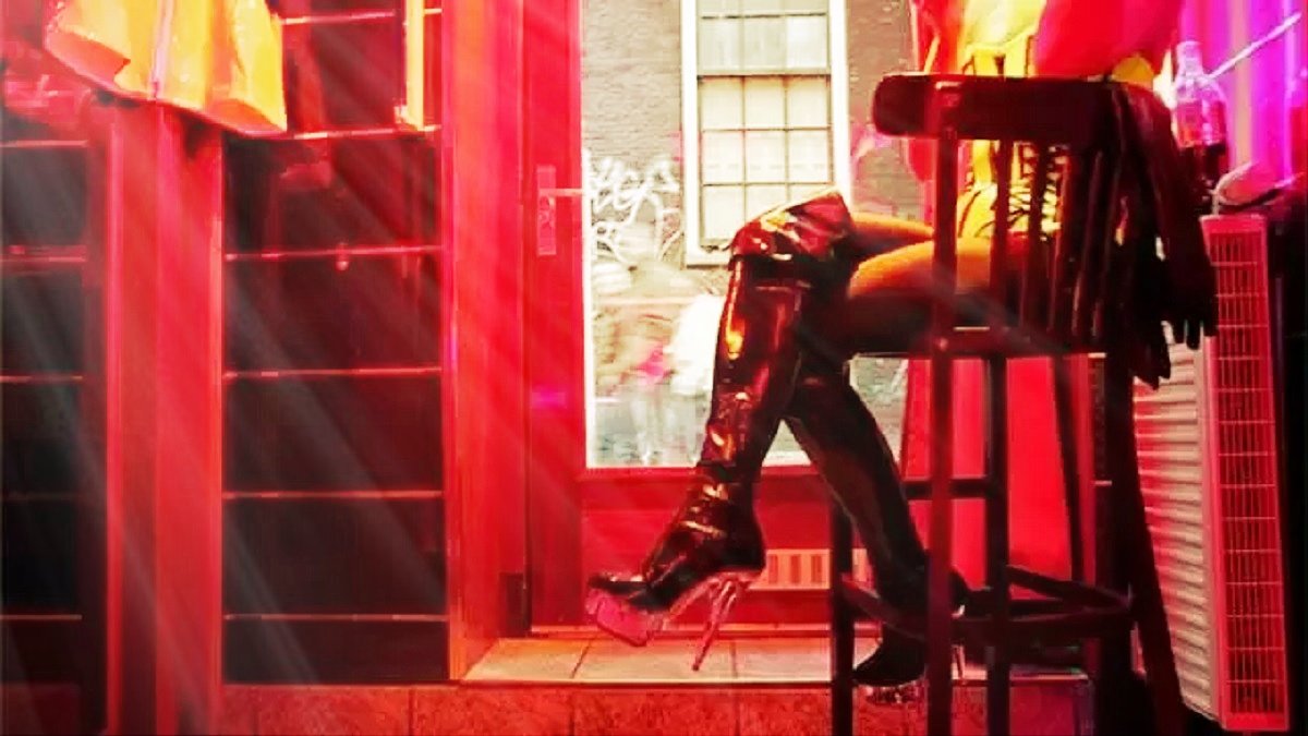 探访荷兰红灯区：“橱窗女士”的眼泪