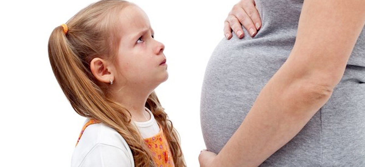 13岁女孩闹自杀逼母堕二胎之心理分析