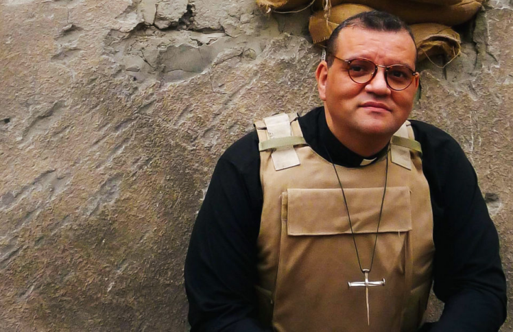 巴格达怀特牧师：穿防弹背心的“阿爸”