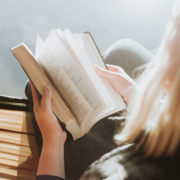 曼宁：我们每个人里面都住着一个“骗子”