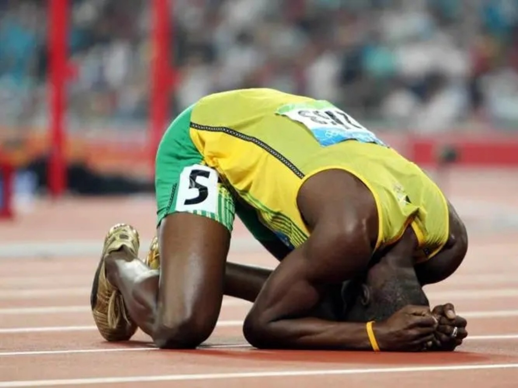 奥运赛场，高举耶稣的基督徒运动员们