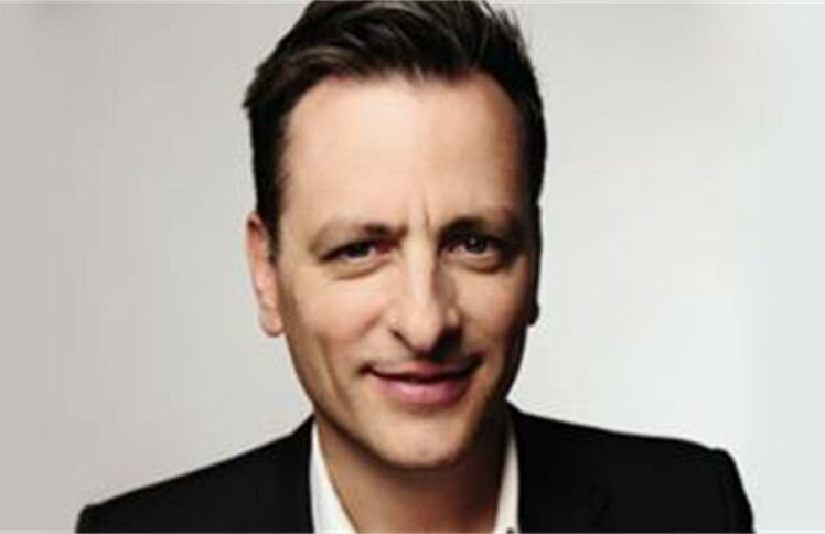 贝克特：在时尚圈，我不再假装自己是骄傲的同性恋