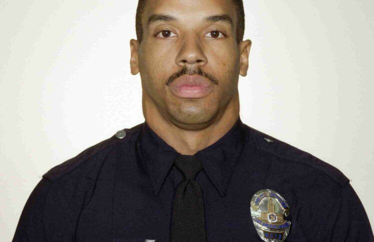 为受害者和被逮捕的人祷告—— 特警牧师兰迪