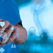 毕业季，三个医护学生的挣扎与得胜